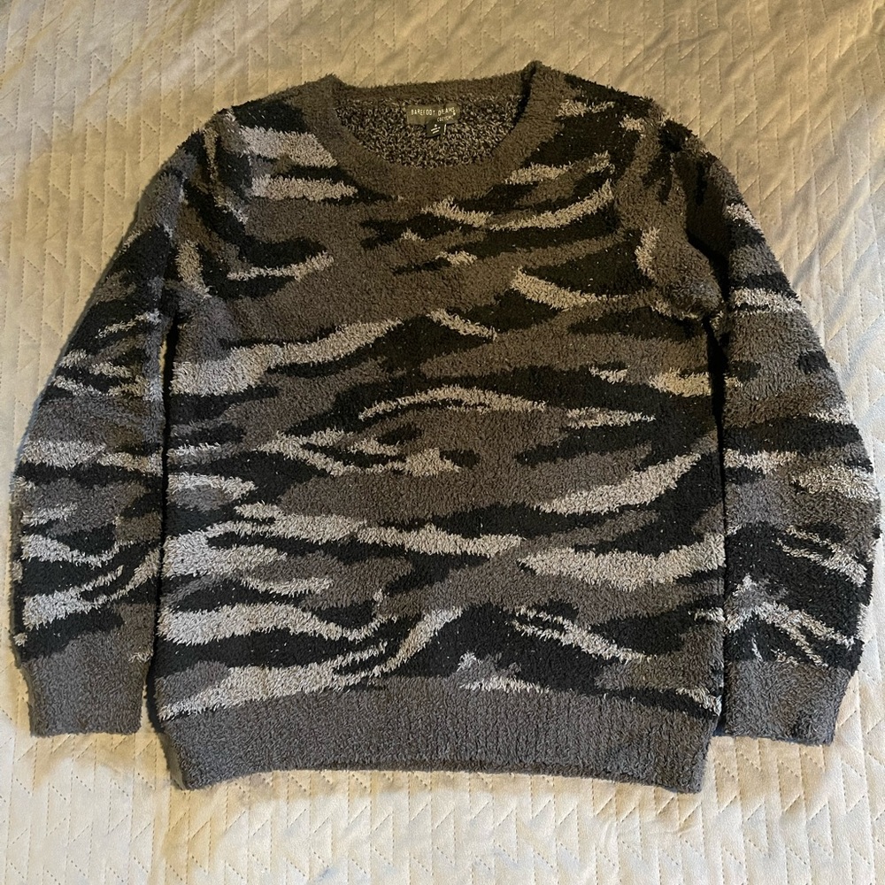 Barefoot dreams cozychic camo‎ sweater women’s size small black/gray pre-owned
